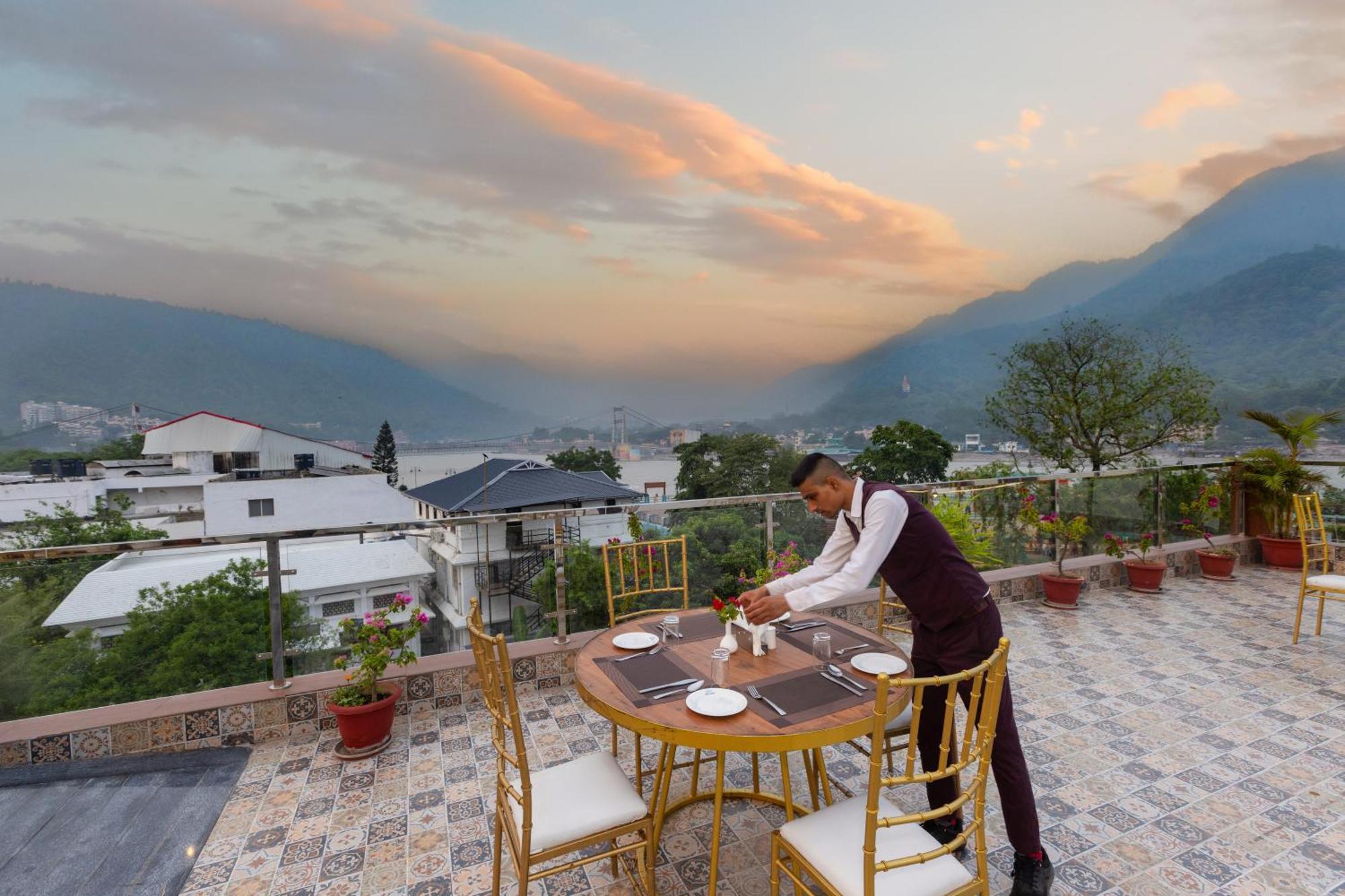 Hotel Indira Nikunj Rishīkesh Exteriör bild